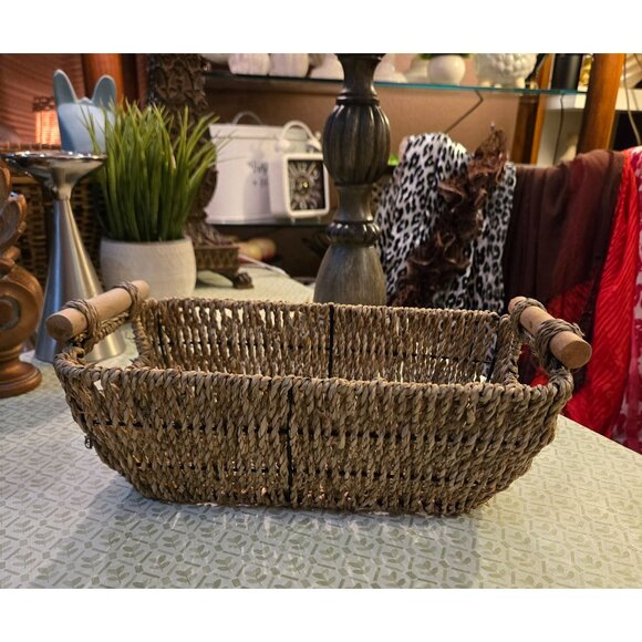 Seagrass basket with metal, framing and wood handles - Picture 1 of 2